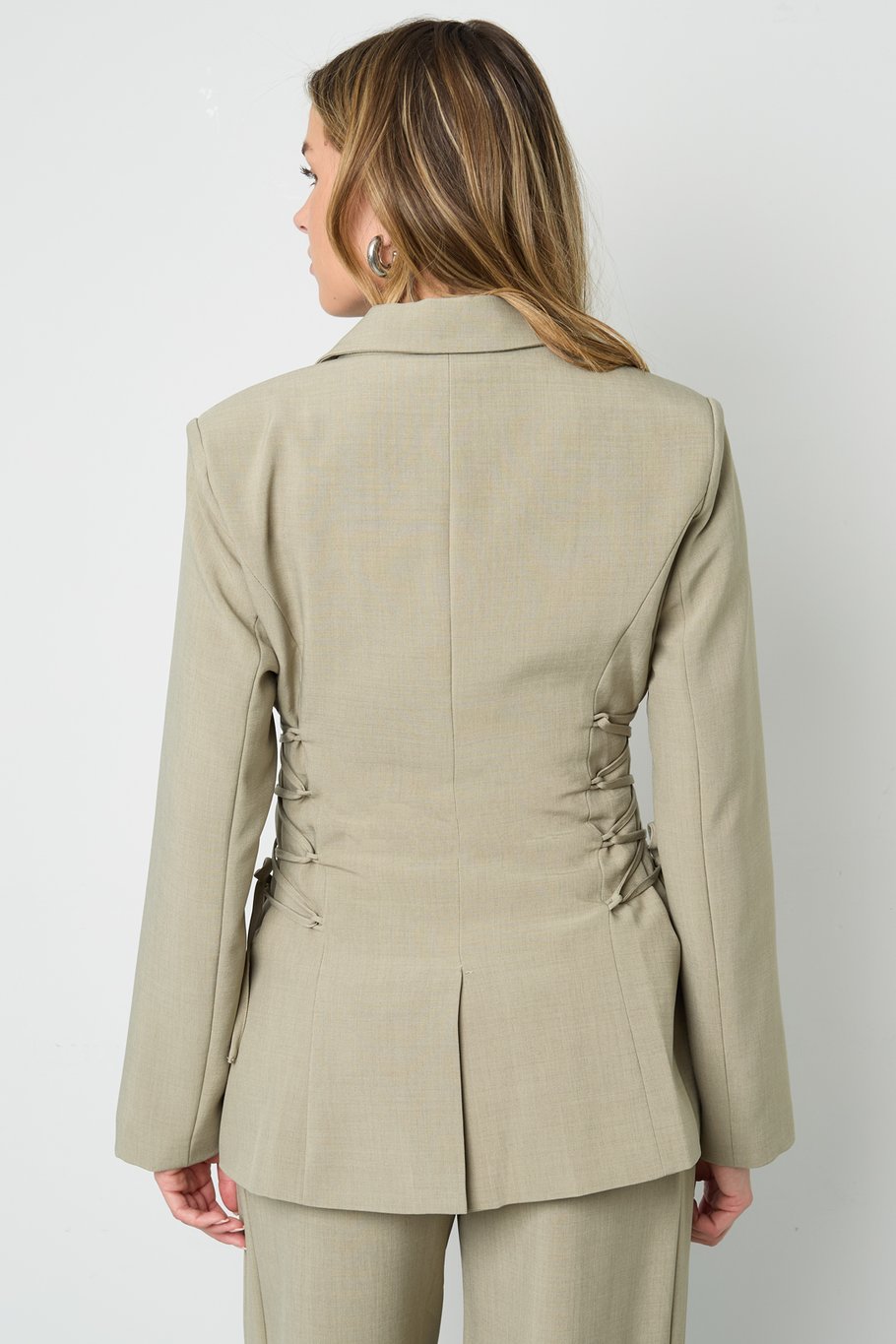 Taillierter Blazer mit Schnürung Bild10